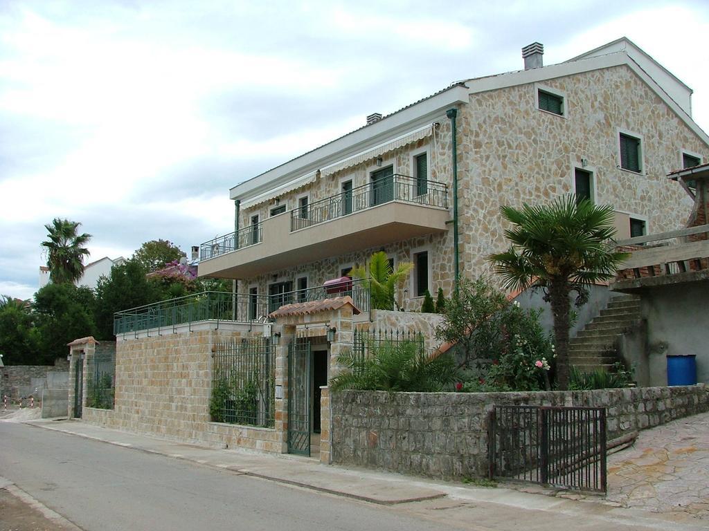 Apartment Tri Kiparisa Tivat Oda fotoğraf